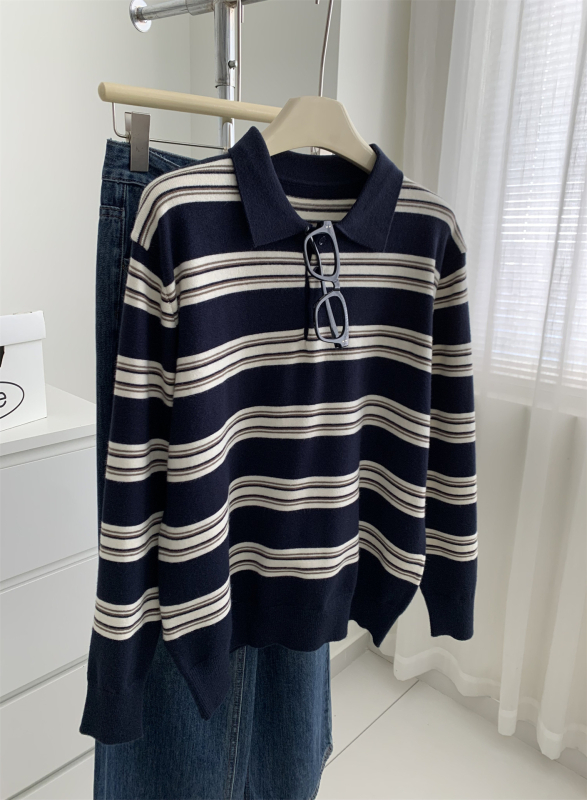 Πουλόβερ ριγέ σε κορεατικό preppy στυλ με ντύσιμο-ρεβέρ και τρία κουμπιά, χοντρό πλεκτό από ακρυλικό και νάιλον, χαλαρή γραμμή, φθινόπωρο-χειμώνας