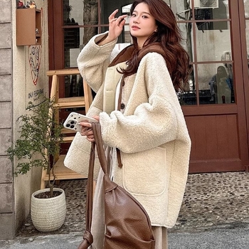 Geacă căptușită din bumbac, cu glugă și căptușeală din blană artificială, croială lejeră, lungime medie, în formă de A