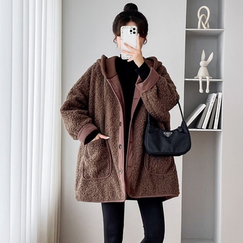 Geacă căptușită din bumbac, cu glugă și căptușeală din blană artificială, croială lejeră, lungime medie, în formă de A