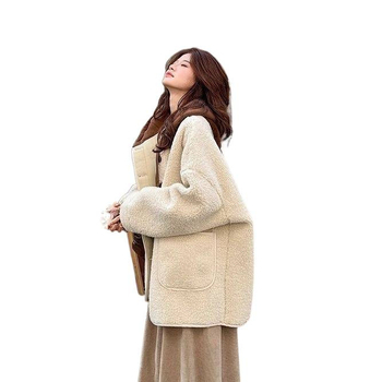 Geacă căptușită din bumbac, cu glugă și căptușeală din blană artificială, croială lejeră, lungime medie, în formă de A