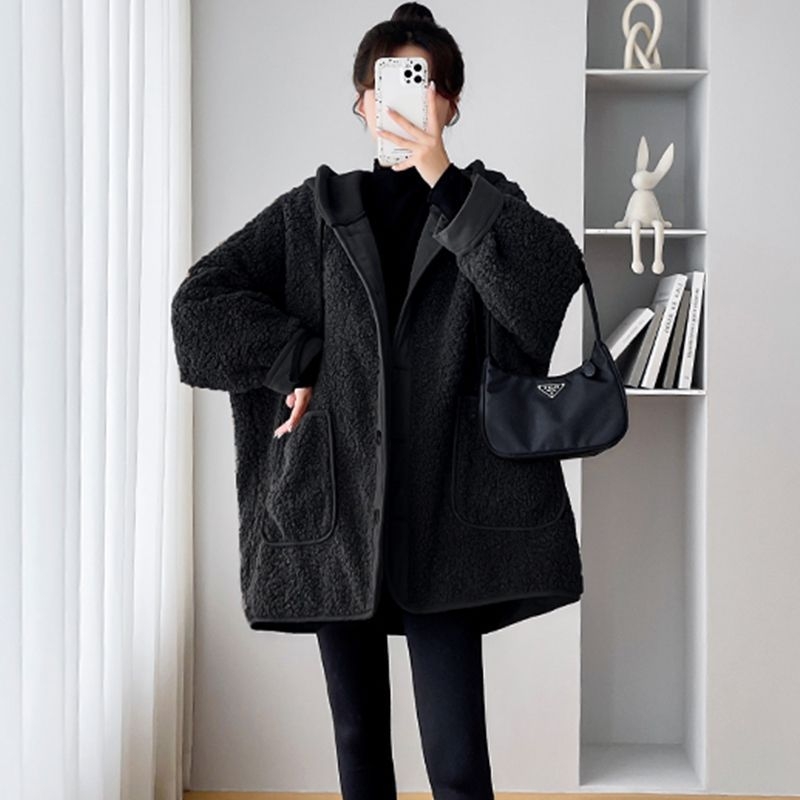 Geacă căptușită din bumbac, cu glugă și căptușeală din blană artificială, croială lejeră, lungime medie, în formă de A