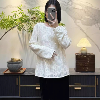 Tricou dama cu mânecă lungă, guler rotund, paiete reliefate, model geometric, croială lejeră, căptușit pe interior