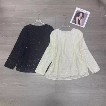 Tricou dama cu mânecă lungă, guler rotund, paiete reliefate, model geometric, croială lejeră, căptușit pe interior