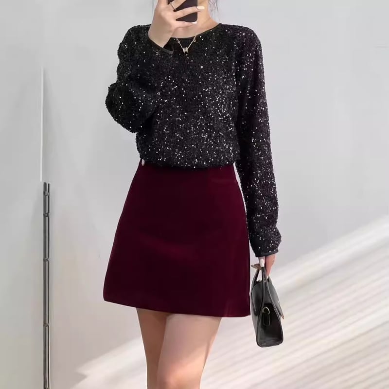 Tricou dama cu mânecă lungă, guler rotund, paiete reliefate, model geometric, croială lejeră, căptușit pe interior