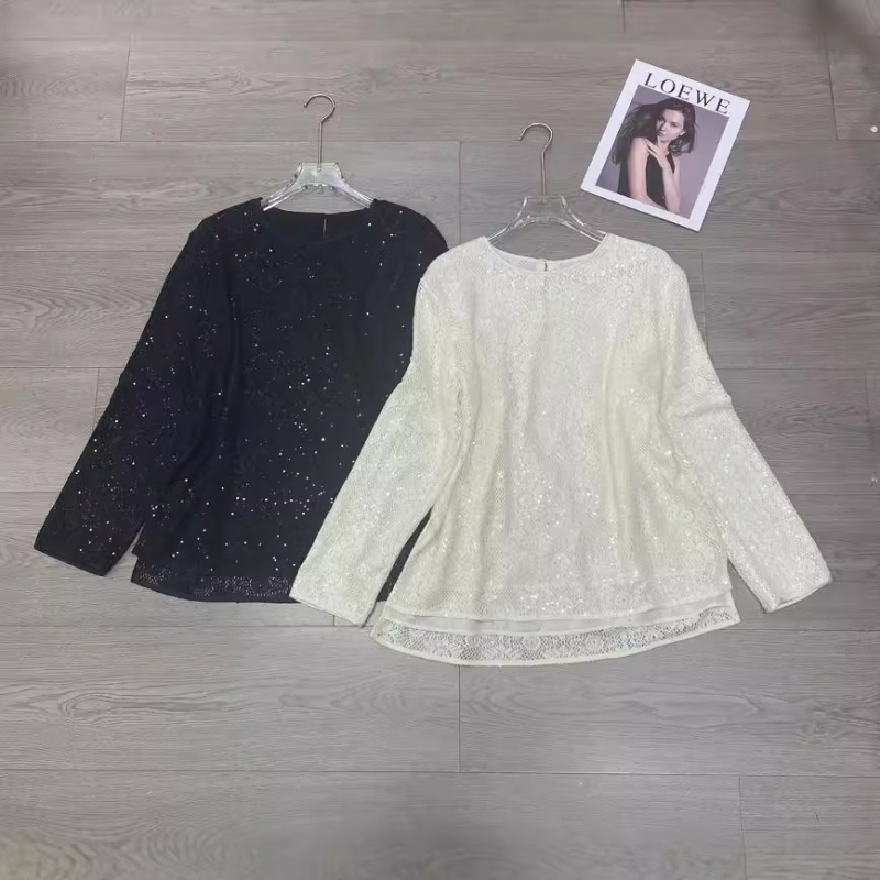 Tricou dama cu mânecă lungă, guler rotund, paiete reliefate, model geometric, croială lejeră, căptușit pe interior