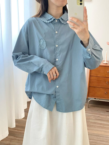 Bluză din bumbac, broderie și dantelă, stil literar retro, guler întors, mâneci 9/10, lungime obișnuită