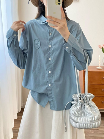 Bluză din bumbac, broderie și dantelă, stil literar retro, guler întors, mâneci 9/10, lungime obișnuită