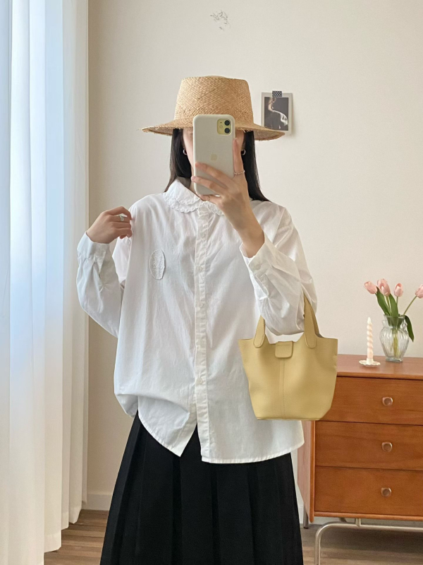 Bluză din bumbac, broderie și dantelă, stil literar retro, guler întors, mâneci 9/10, lungime obișnuită