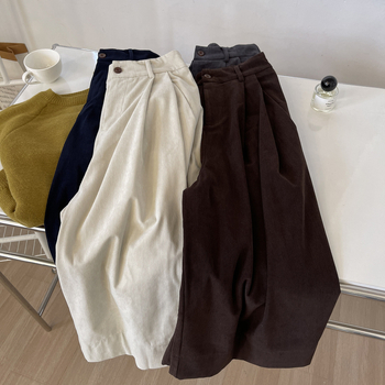 Corduroy široke hlače s visokim strukom, kraći kroj, 70–80% polyester, jesen 2025