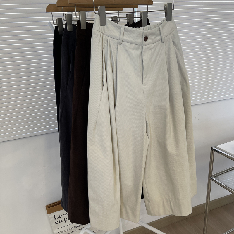 Corduroy široke hlače s visokim strukom, kraći kroj, 70–80% polyester, jesen 2025