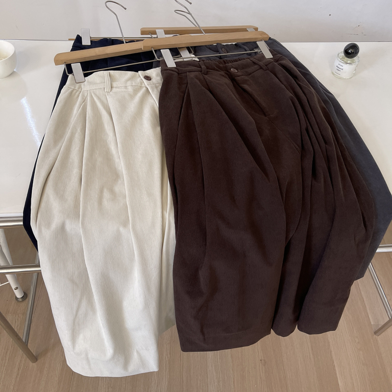Corduroy široke hlače s visokim strukom, kraći kroj, 70–80% polyester, jesen 2025