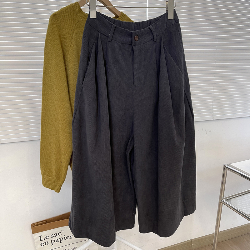 Corduroy široke hlače s visokim strukom, kraći kroj, 70–80% polyester, jesen 2025