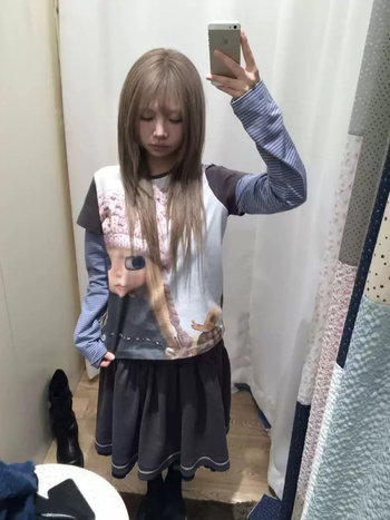 Majica s dugim rukavima, 95% pamuk, digitalna tiskovina s anime, lažni dvodijelni dizajn, svakodnevni ležerni top u japansko-korejskom stilu