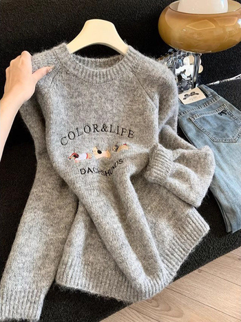 Πουλόβερ με κέντημα σκύλου, πολυεστερικό ύφασμα, στρογγυλός γιακάς, μακριά μανίκια, χαλαρή γραμμή