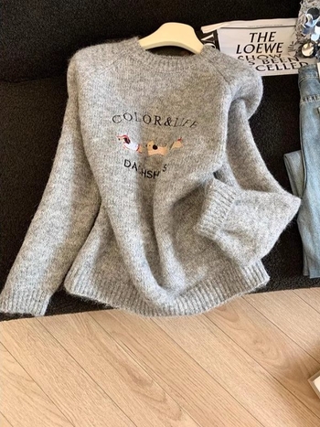 Πουλόβερ με κέντημα σκύλου, πολυεστερικό ύφασμα, στρογγυλός γιακάς, μακριά μανίκια, χαλαρή γραμμή