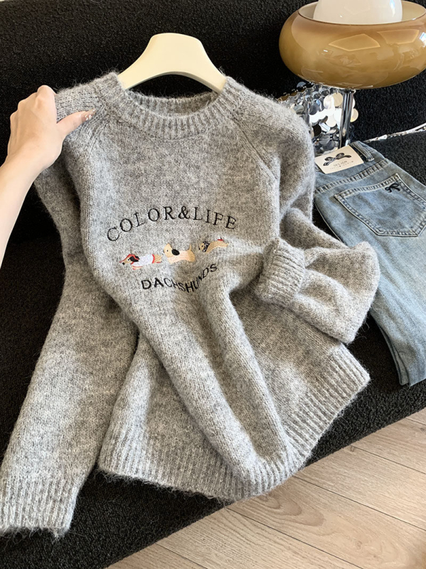 Πουλόβερ με κέντημα σκύλου, πολυεστερικό ύφασμα, στρογγυλός γιακάς, μακριά μανίκια, χαλαρή γραμμή