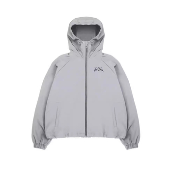 Windbreaker s colorblock vezenjem, kapuljača na zip, slobodan kroj, srednja duljina, poliester 95%