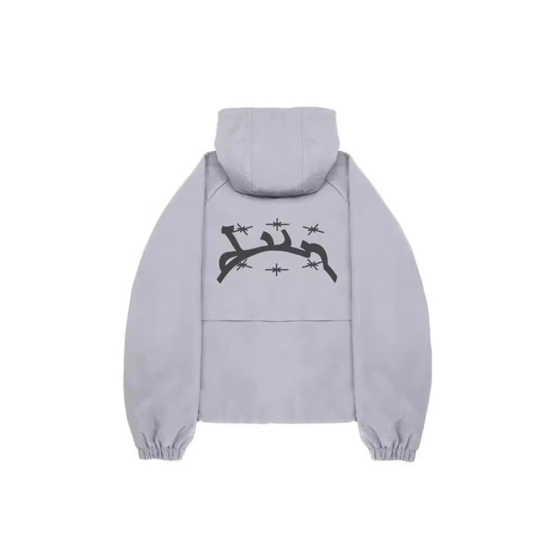 Windbreaker s colorblock vezenjem, kapuljača na zip, slobodan kroj, srednja duljina, poliester 95%