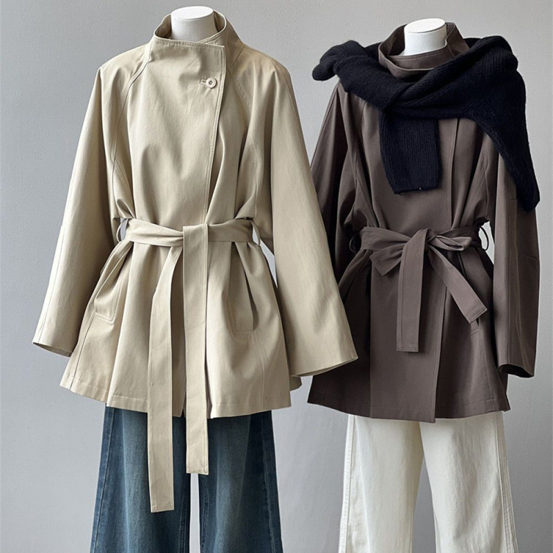 Geacă de damă tip windbreaker, croială în formă de A, guler pătrat, din amestec de bumbac, fără mâneci