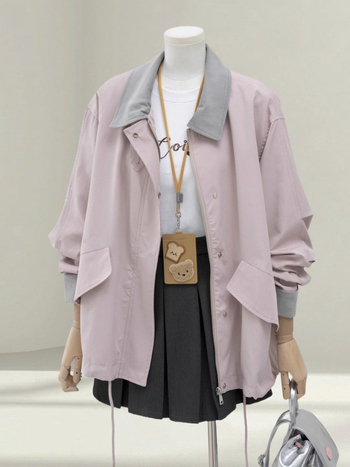 Ženski trench coat sa šavovima, chenille tkanina i više od 95% elastana, poluotvoren ovratnik, zatvarač i džepovi, proljeće 2025