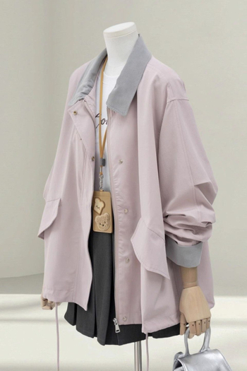 Ženski trench coat sa šavovima, chenille tkanina i više od 95% elastana, poluotvoren ovratnik, zatvarač i džepovi, proljeće 2025