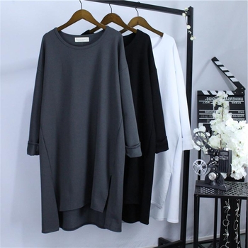 Póló hosszú ujjú, laza szabású, kerek nyakú, nyomtatott mintával