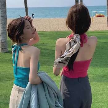 Női kötött top, halter nyakú, levehető pántokkal, A-line sziluett, tavasz 2025