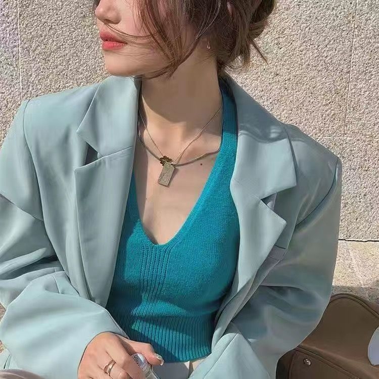 Női kötött top, halter nyakú, levehető pántokkal, A-line sziluett, tavasz 2025