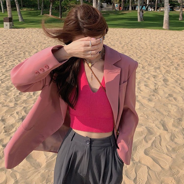 Női kötött top, halter nyakú, levehető pántokkal, A-line sziluett, tavasz 2025