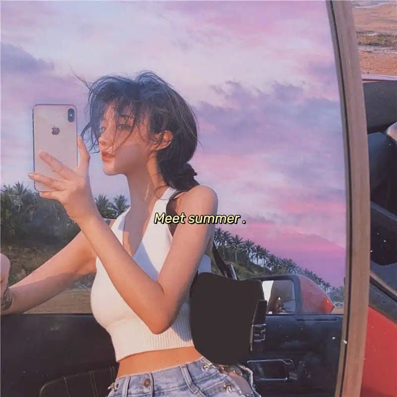 Női kötött top, halter nyakú, levehető pántokkal, A-line sziluett, tavasz 2025