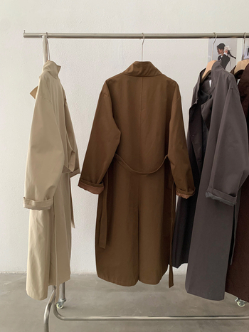 Geacă lungă din bumbac cu guler înălțat, nasturi pe un rând, mâneci lungi, croială lungă, 95% bumbac