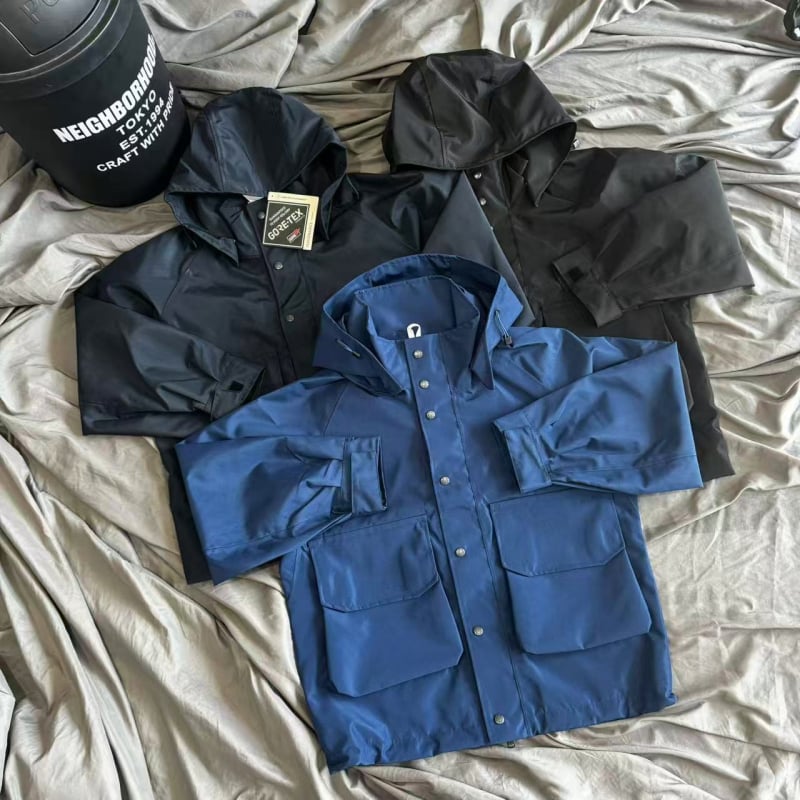 Pamukasta windbreaker jakna s odvojivom kapuljom, vodootporna, stojeći ovratnik, kopčanje na jednu liniju, ležerni kroj
