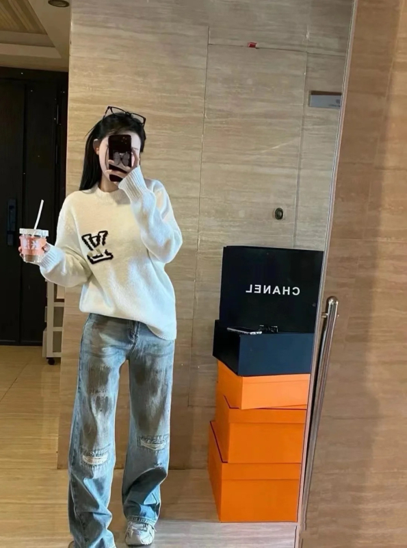 Pulover din lână amestecată cu jacquard de litere, croială lejeră, guler rotund, mâneci lungi