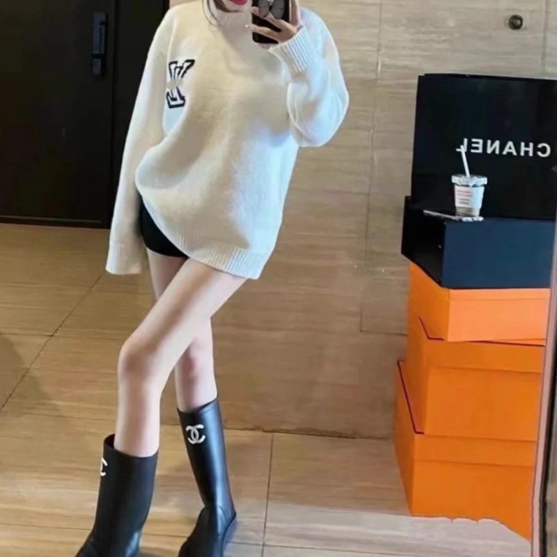 Pulover din lână amestecată cu jacquard de litere, croială lejeră, guler rotund, mâneci lungi