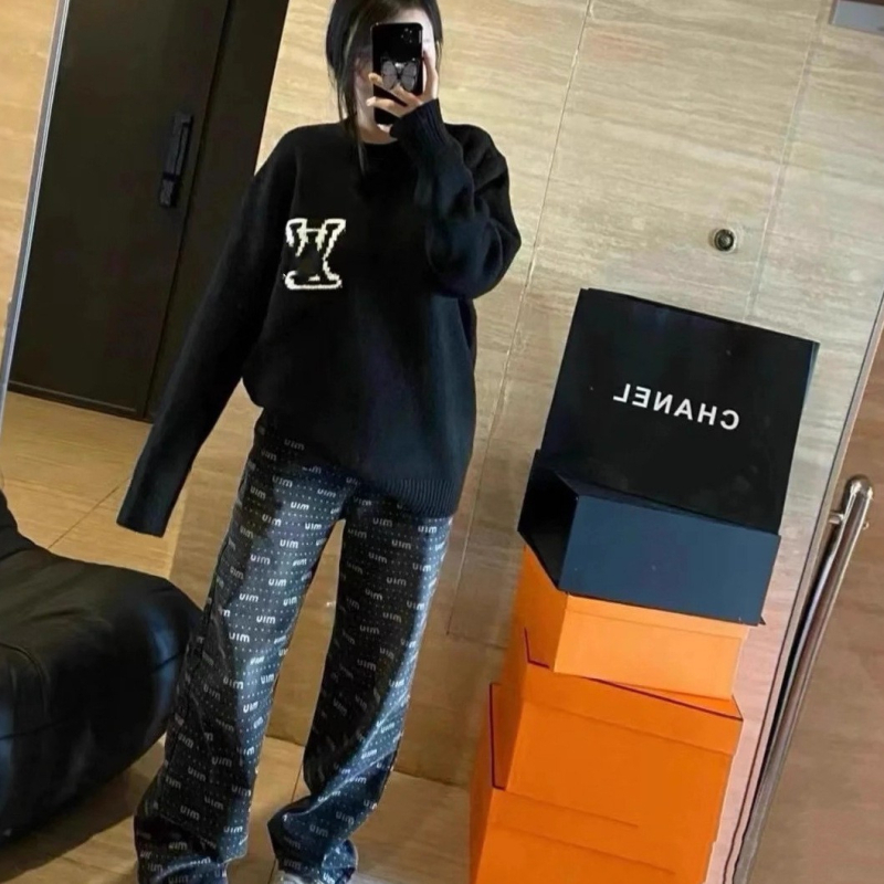 Pulover din lână amestecată cu jacquard de litere, croială lejeră, guler rotund, mâneci lungi