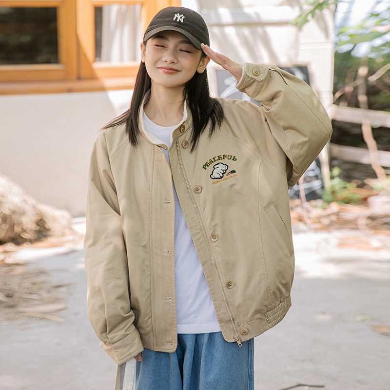 Jachetă casual brodată, textură pluș, pentru femei, croială lejeră, guler înalt, mâneci lungi, închidere cu nasturi, imprimeu animal, sezon toamnă-iarnă 2025