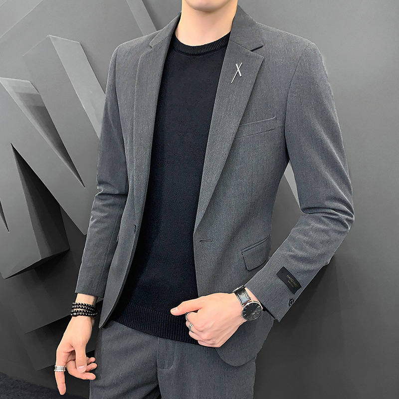 Muško sako slim-fit, korejskog stila, poslovno formalno odijelo; jednokatno kopčanje s jednim gumbom; ovratnik tipa sakoa; glavna tkanina: 67% poliester, 29% viskoz, 4% spandeks; podstava: poliester (slim-fit; korejski stil; jednokatno kopčanje s jednim gu
