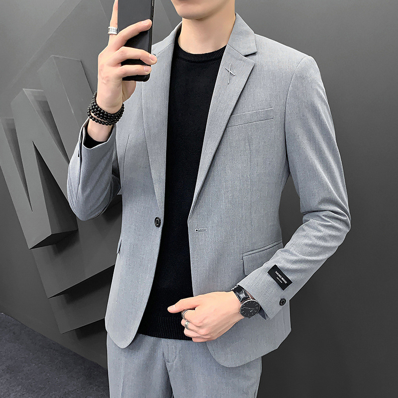 Muško sako slim-fit, korejskog stila, poslovno formalno odijelo; jednokatno kopčanje s jednim gumbom; ovratnik tipa sakoa; glavna tkanina: 67% poliester, 29% viskoz, 4% spandeks; podstava: poliester (slim-fit; korejski stil; jednokatno kopčanje s jednim gu