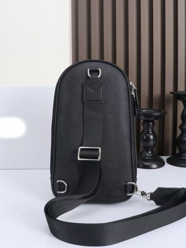 Geantă de piept pentru bărbați, stil business elit, piele naturală din primul strat, model monocrom, căptușeală din piele, ultra-ușoară