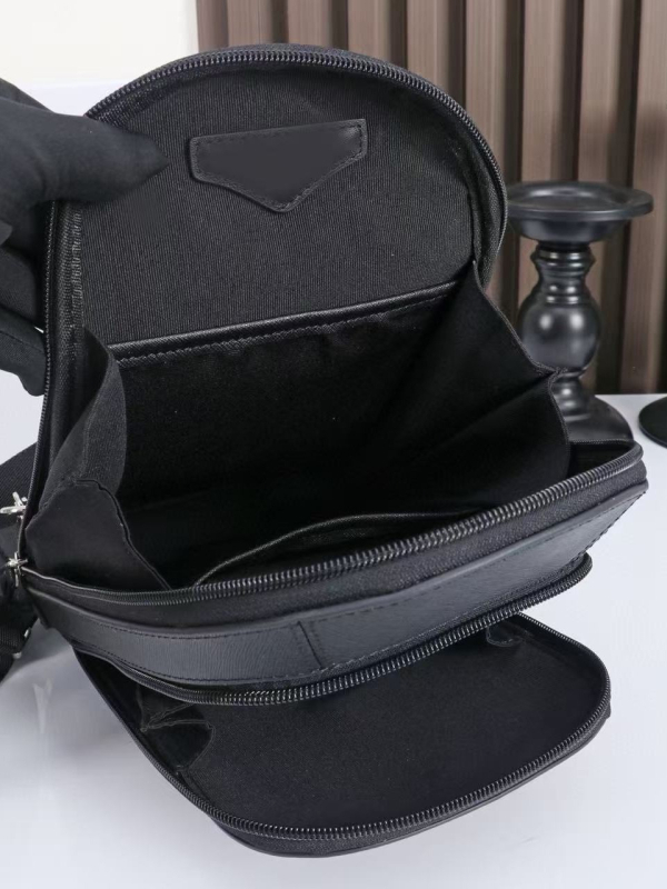 Geantă de piept pentru bărbați, stil business elit, piele naturală din primul strat, model monocrom, căptușeală din piele, ultra-ușoară