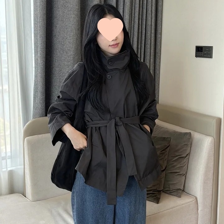 Laza szabású rövid windbreaker dzseki ultra rövid hosszú, álló gallérral, fűzős zárással, pamut-keverék anyagból, egyszínű