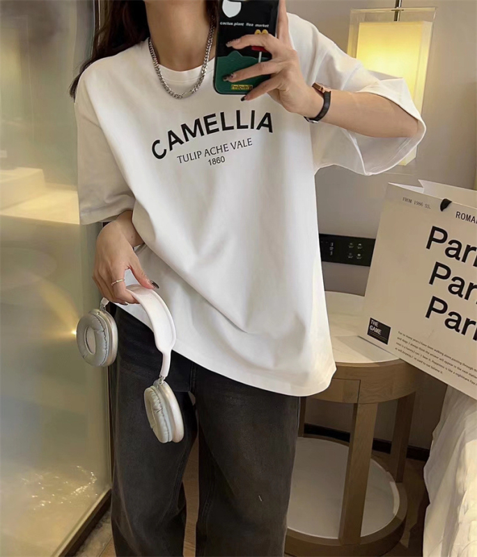 Pamut kereknyakú póló koreai stílusú laza szabásban, betűs nyomtatás, rövid ujjú