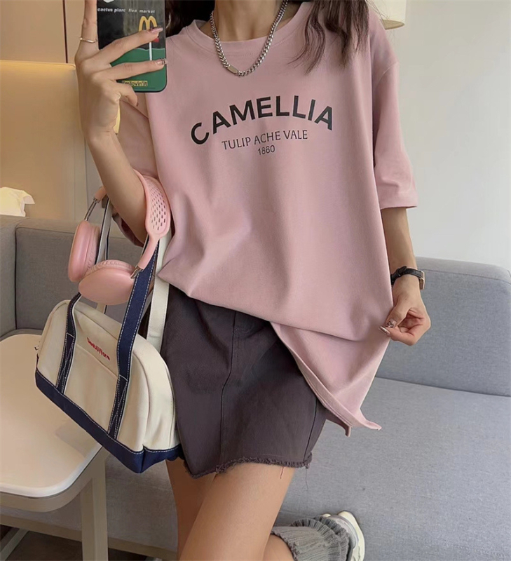 Pamut kereknyakú póló koreai stílusú laza szabásban, betűs nyomtatás, rövid ujjú