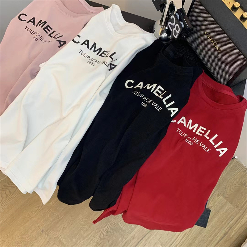 Pamut kereknyakú póló koreai stílusú laza szabásban, betűs nyomtatás, rövid ujjú