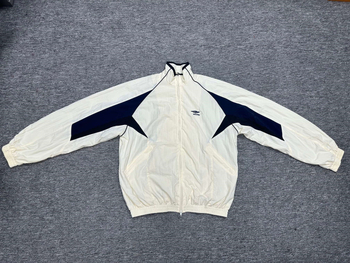 Szélvédő kabát patchwork hímzéssel, kapucnival, állógallérral, laza szabás, pamut külső, nylonos bélés