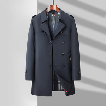 Férfi trench kabát középméretű, dupla záródású, öltöny-nyakú, lazított szabású, poliészter külső és poliészter bélés, 3D zsebek