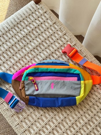 Pojasna torba s gradskim minimalističkim stilom; materijal: poliester-pamut; unutarnja konstrukcija: džep za dokumente i laminirani džep sa zatvaračem; srednji pretinac; pogodno za vožnju biciklom i svakodnevnu upotrebu