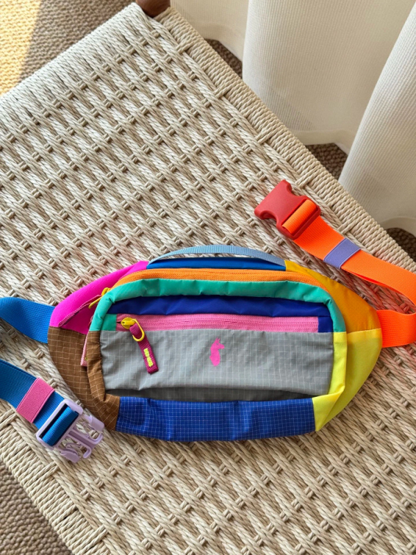 Pojasna torba s gradskim minimalističkim stilom; materijal: poliester-pamut; unutarnja konstrukcija: džep za dokumente i laminirani džep sa zatvaračem; srednji pretinac; pogodno za vožnju biciklom i svakodnevnu upotrebu