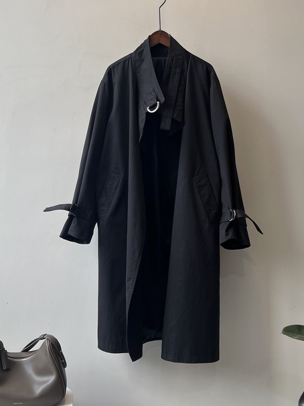 Kaput u Cape stilu, dužine do koljena, stojeći ovratnik, slobodan kroj, proljeće–jesen, poliesterska smjesa