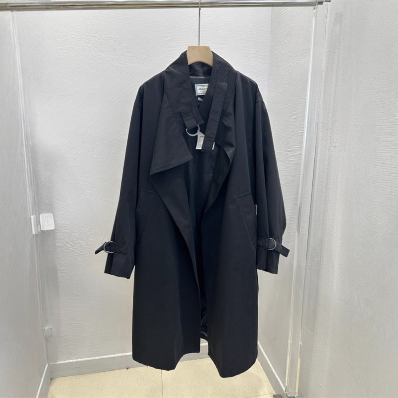 Kaput u Cape stilu, dužine do koljena, stojeći ovratnik, slobodan kroj, proljeće–jesen, poliesterska smjesa